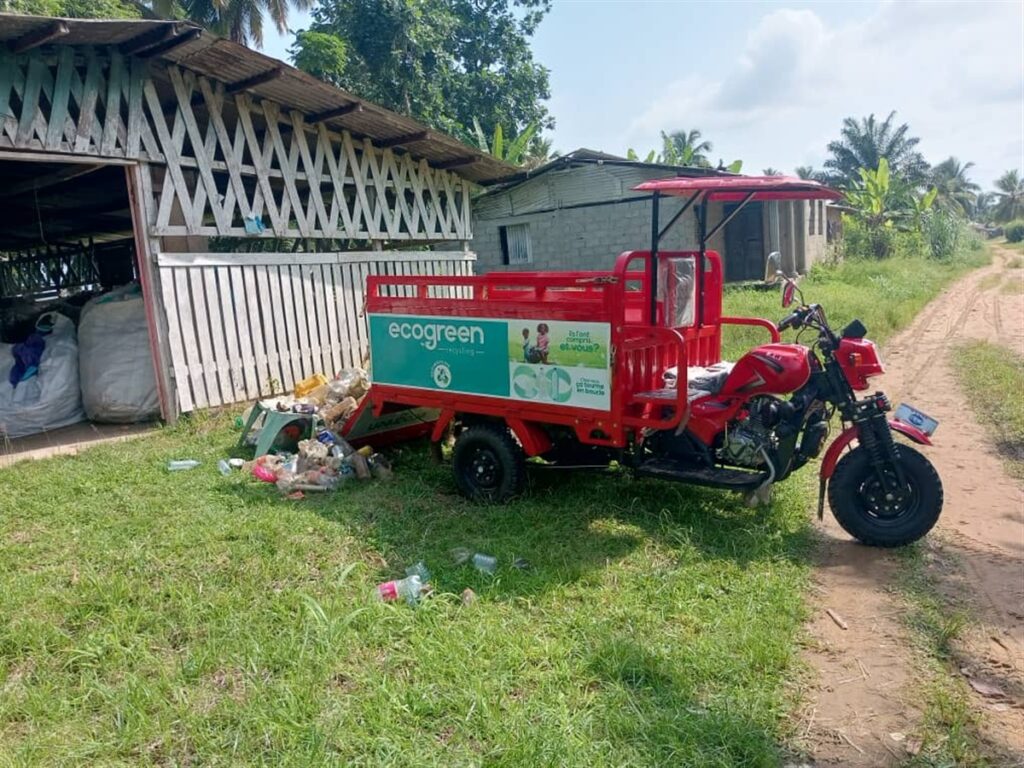 Triporteur pour la collecte des déchets à Ebodjè
