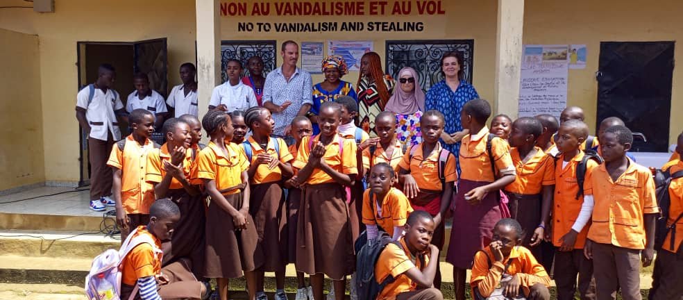 Action de santé et de sensibilisation menée auprès d’élèves au Cameroun